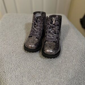 Old Navy Glittery Gray Kids Boots, EUC